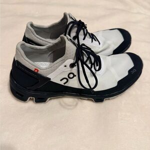 On Cloudventure Women’s Trail Running On Cloud Running Sneakers Size 8